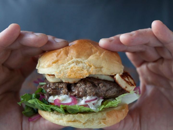 Burger with Halloumi, red onion salad and tzatziki