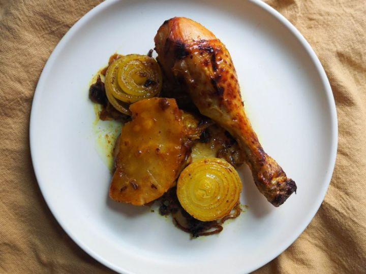 Chicken with dates and turmeric